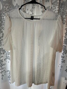 Cream Eyelet Short Sleeve Blouse